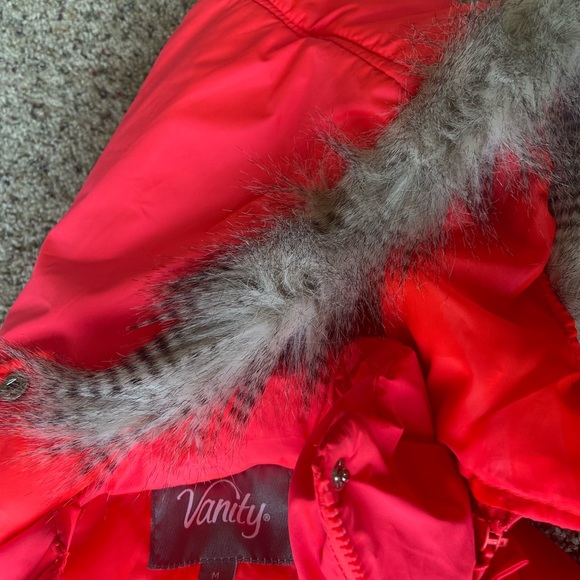 Hooded puffer vest - Picture 1 of 3